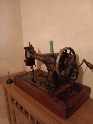 Maquina de coser Singer antigua