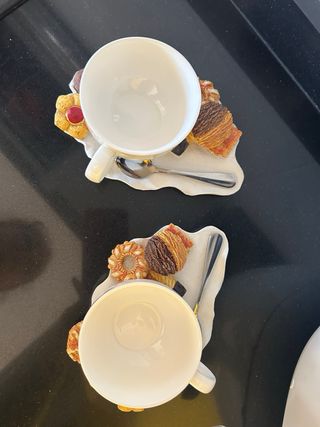 Set tazze con piattino e cucchiaino