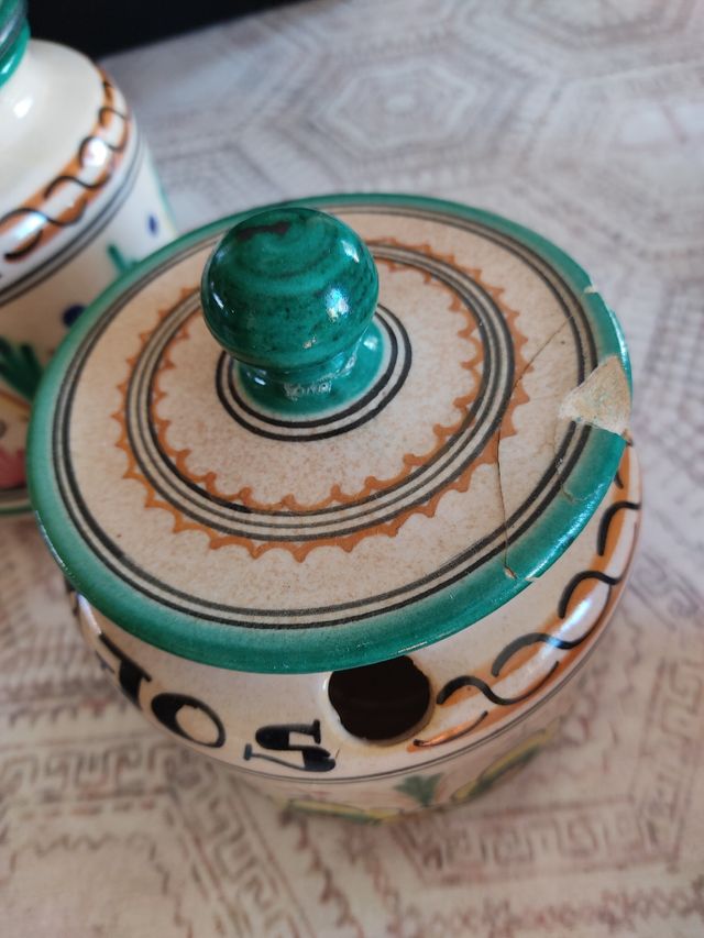 Albarelos o botes de cocina de cerámica