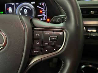 Lexus UX 2.0 250h Premium