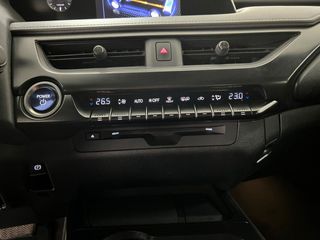 Lexus UX 2.0 250h Premium