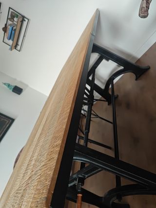 Mesa comedor de madera de mango.