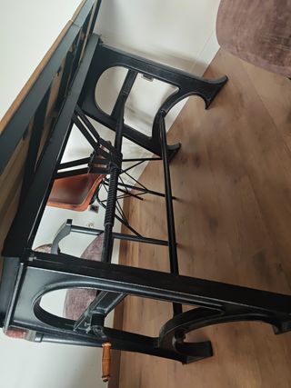 Mesa comedor de madera de mango.