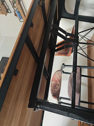 Mesa comedor de madera de mango.