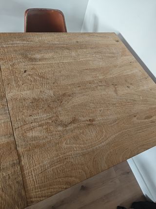 Mesa comedor de madera de mango.