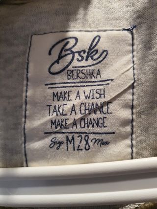 Chaqueta con capucha de Bershka 