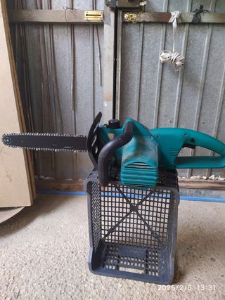 Motosierra eléctrica BOSCH