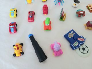 Lote 93 sorpresas  Kinder.