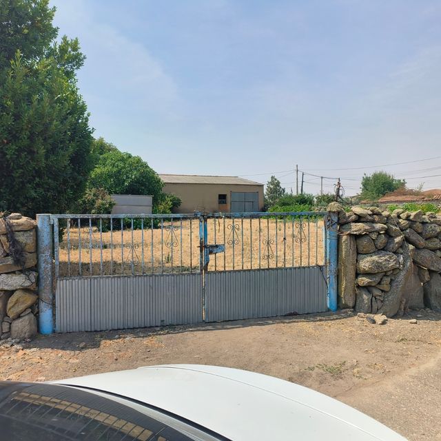 Nave agrícola junto con terreno