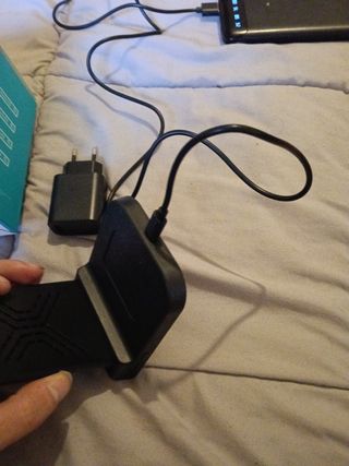 cargador de movil,cascos y reloj