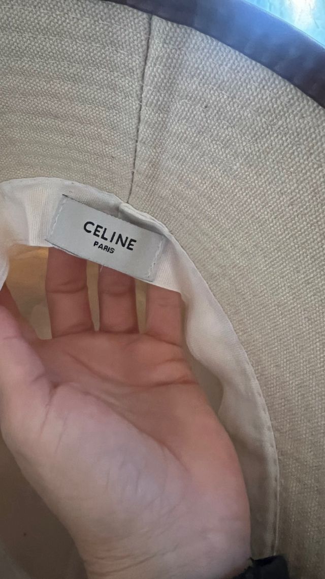 Gorra beige con cuero marron