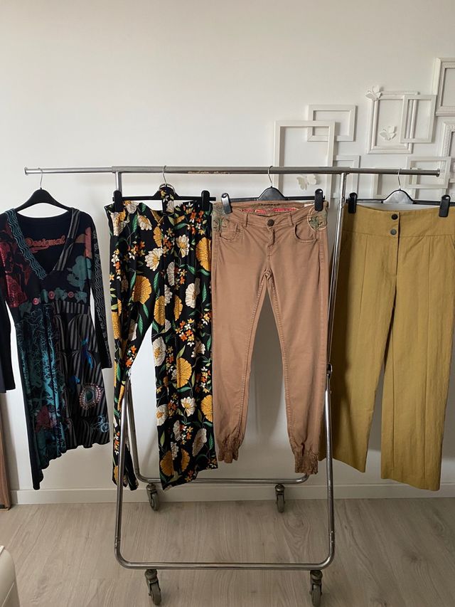 4 peças de vestuário da marca