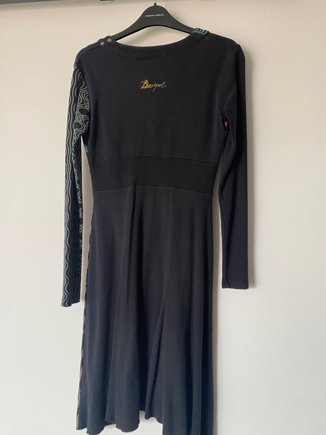 4 peças de vestuário da marca