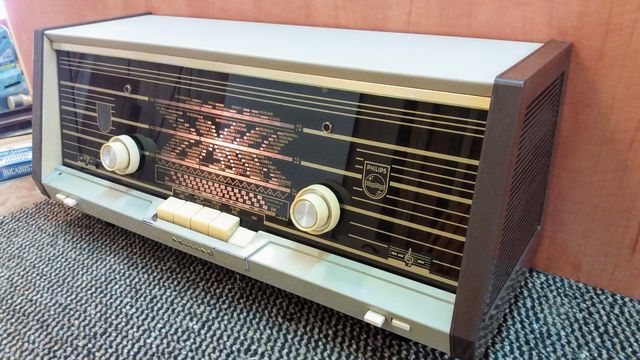 Radio antigua Philips