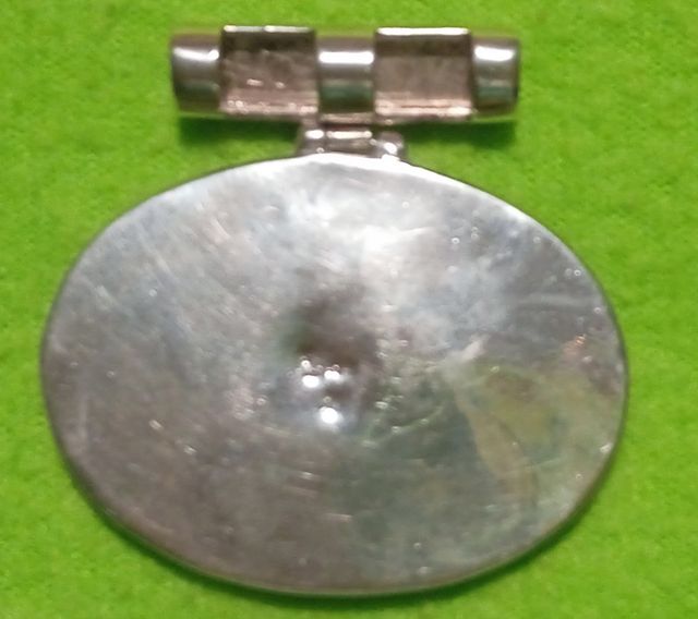 Medallón de nácar y plata ovalado