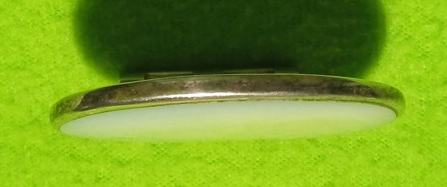 Medallón de nácar y plata ovalado