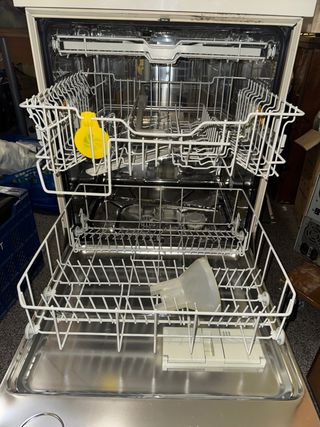 Lavavajillas miele plus oferta 
tal cual esta