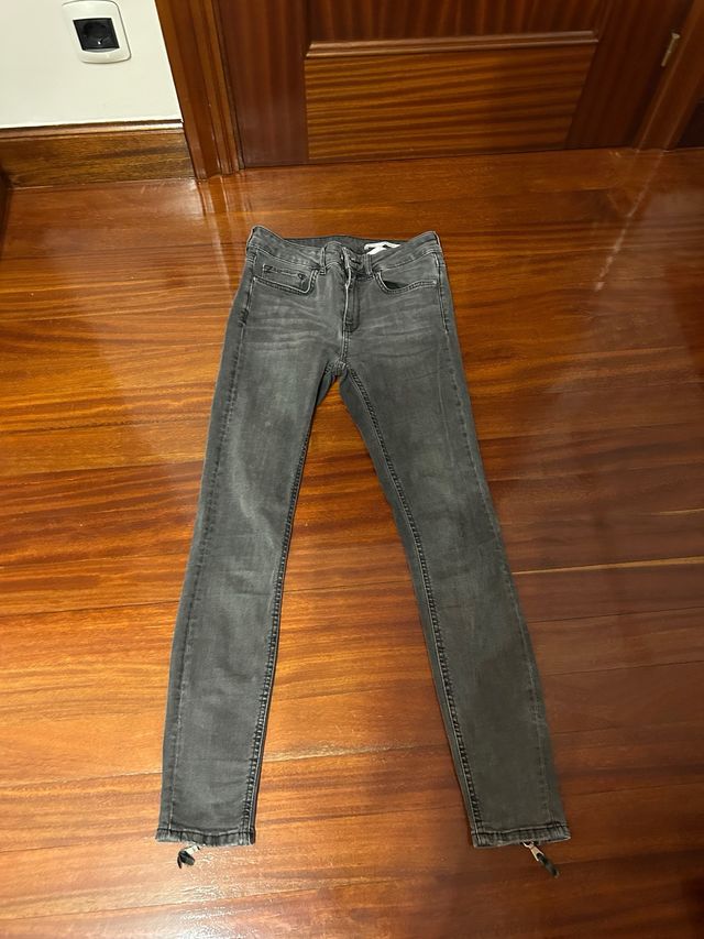 Vaquero mujer Zara gris
