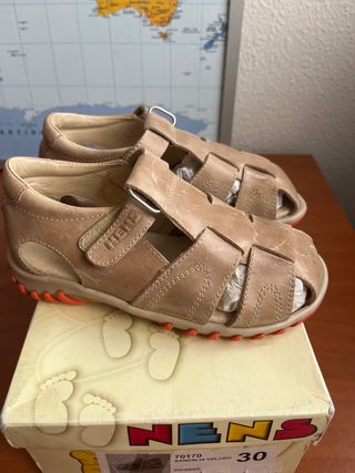 Zapatos de niño talla 30