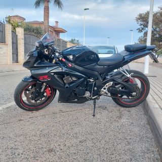 SUZUKI GSX-600R