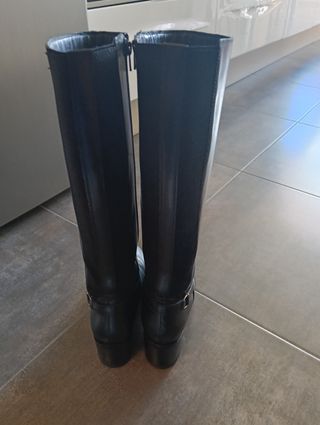 Botas negras altas  talla 38
