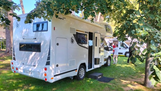 Benimar Sport 324 7 plazas con literas y 2 salones