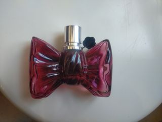 Bottiglie di profumo vuote