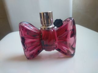 Bottiglie di profumo vuote