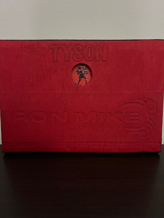 Mike tyson guantone autografato piu quadr