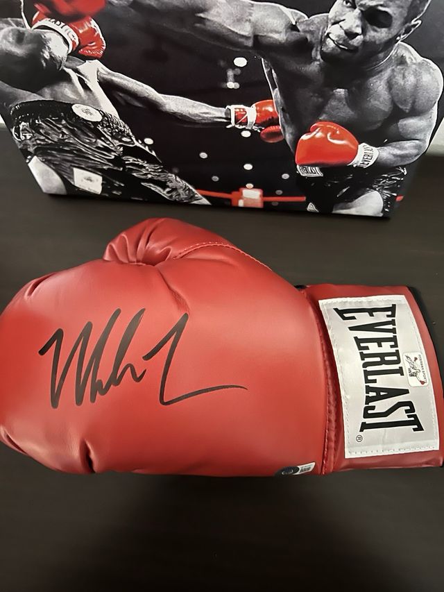 Mike tyson guantone autografato piu quadr