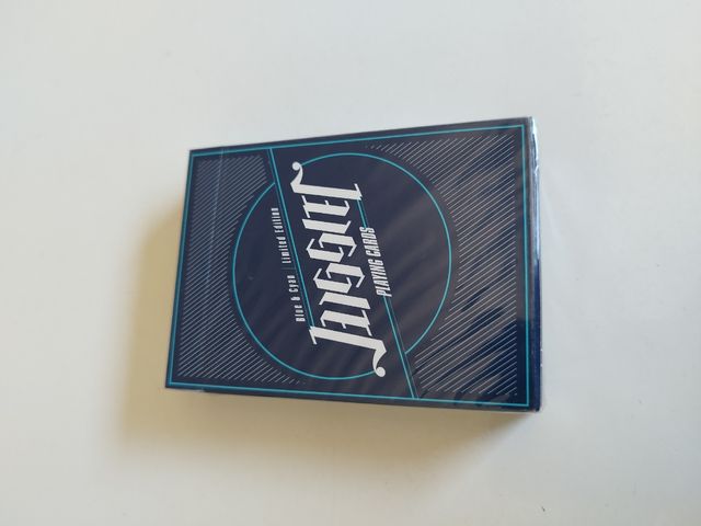 Baraja Cardistry Juggler