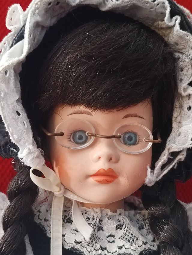 Muñeca de cerámica vintage