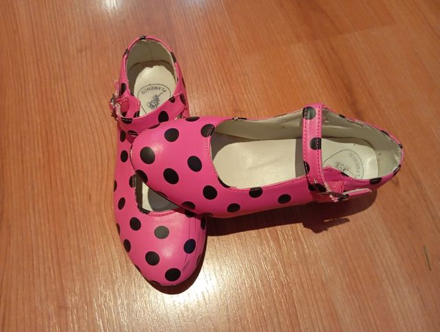 Zapatos de sevillana rosas