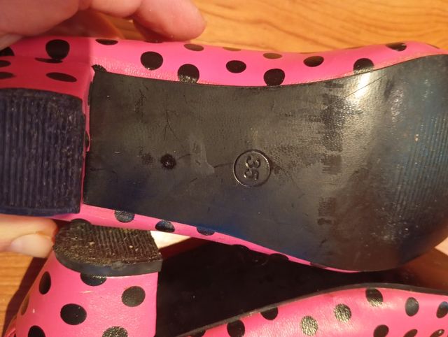 Zapatos de sevillana rosas