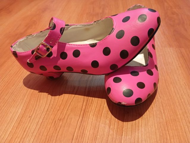Zapatos de sevillana rosas