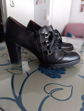 Zapatos negros de tacón ancho