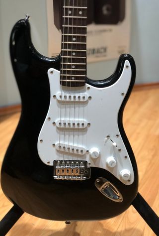 Guitarra electrica Fender Squier Bullet 