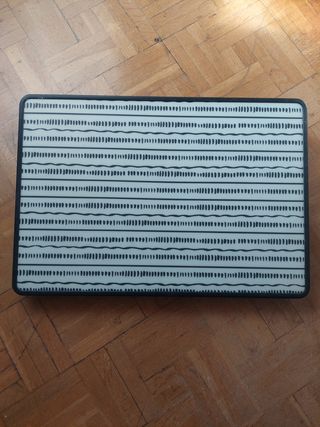 Mesita con patas plegable para el sofa