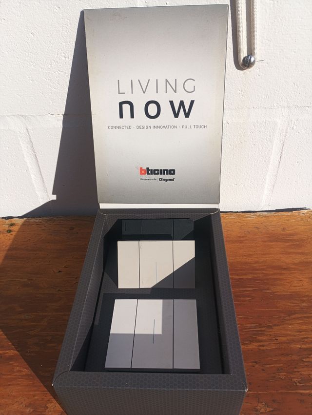 Caja de muestras de marcos bticino