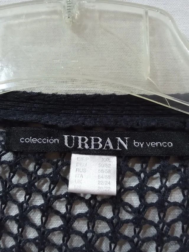Chaqueta larga azul marino.
