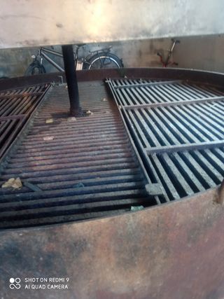 Espectacular barbacoa giratoria artesana