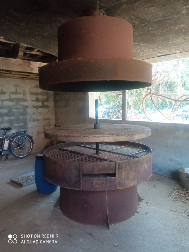 Espectacular barbacoa giratoria artesana