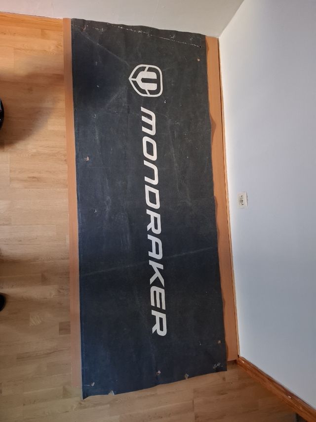 Mondraker, pancarta