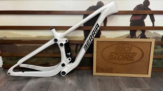 CUADRO BTT DOBLE CARBONO BERRIA MAKO