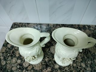 Pareja de jarrones con relieve vintage