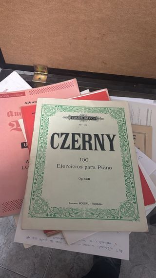 Piano de consola Steinbach