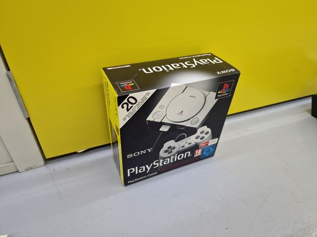 Sony PlayStation Classic con 20 juegos