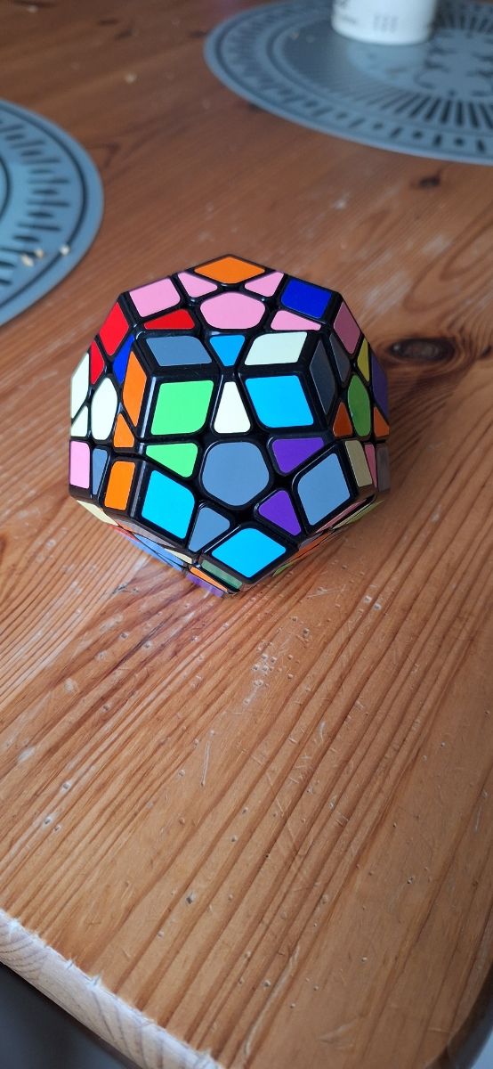 Cubo Rubik 12 caras pentagonales
