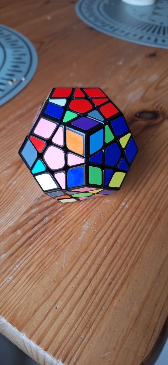 Cubo Rubik 12 caras pentagonales