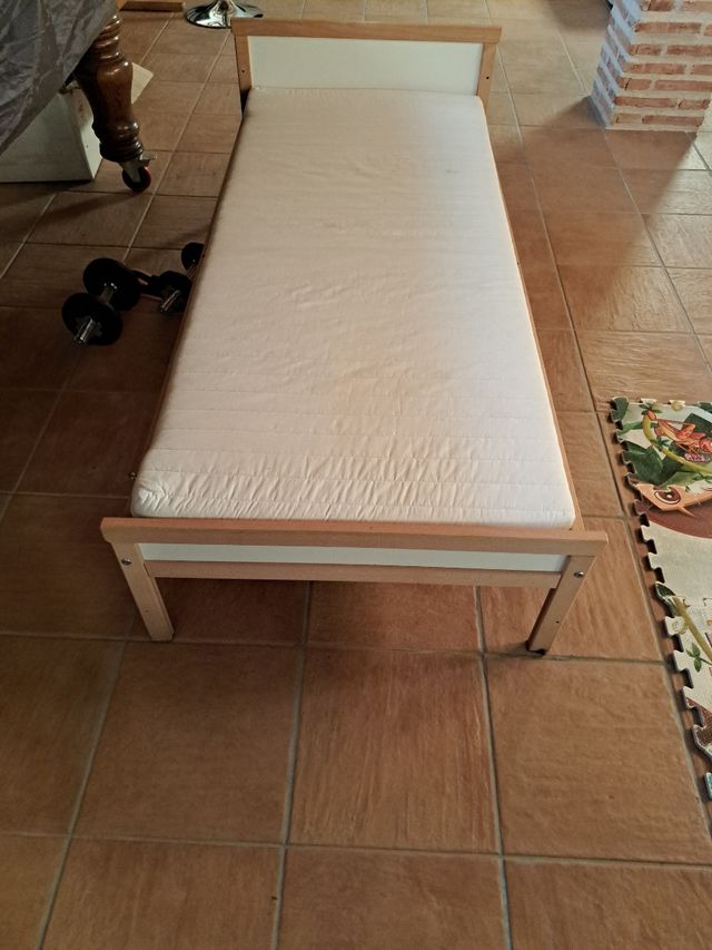 Cama pequeña ikea SNIGLAR